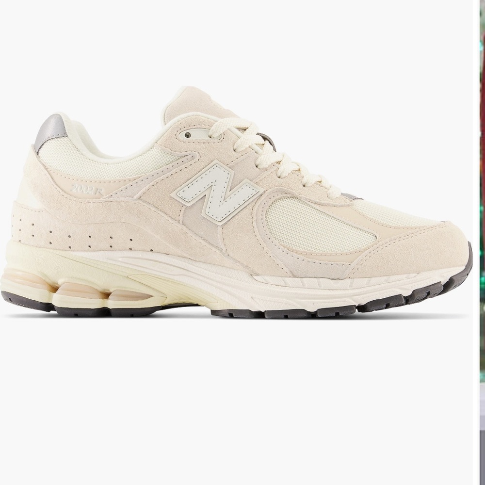 New Balance 2002R Sneakers